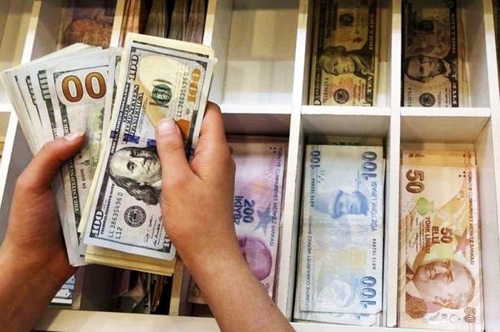 قیمت ارز امروز ۲۵ مرداد ۱۴۰۳/ قیمت دلار باز هم کاهش یافت