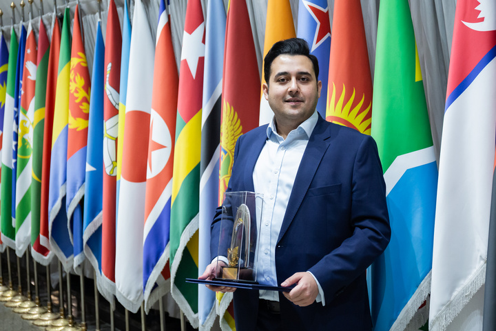 نایب رییس گروه صنعتی پارس ساختار مدیر نمونه جوان کشور شد