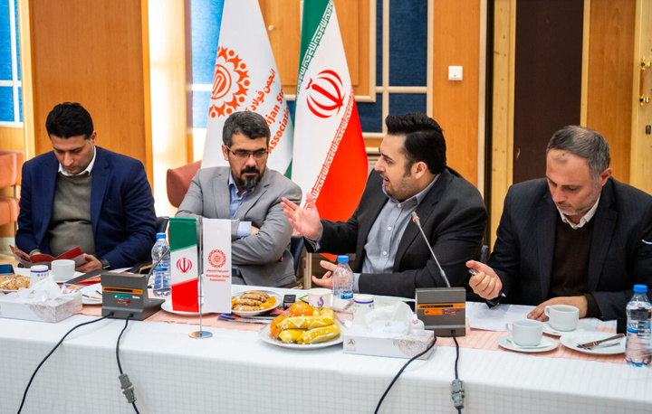 دولت به واحدهای فولادی آذربایجان نگاه ویژهتری داشته باشد