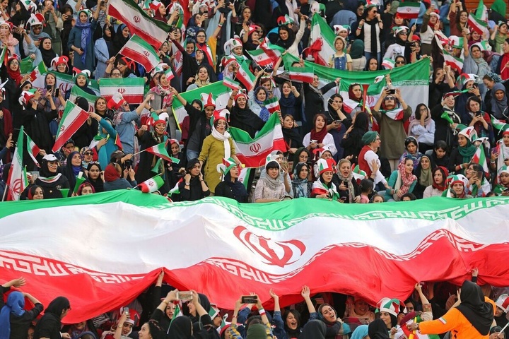 پای بانوان به ورزشگاه باز میشود