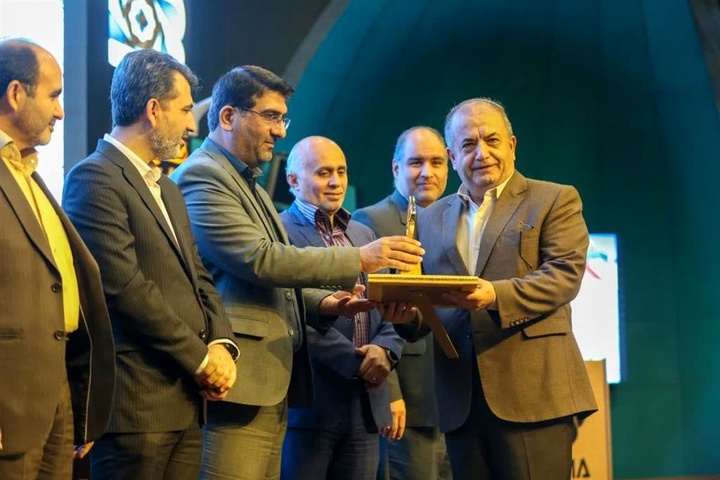 ذوب آهن اصفهان تندیس واحد نمونه استاندارد را دریافت کرد