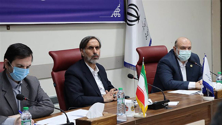 صنایع و سرمایه‌گذاران بومی باید کارت بازرگانی را از استان دریافت کنند