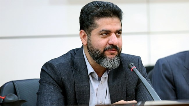 دولت از یکدندگی عقبنشینی کند/ رویه جدید رفع تعهد ارزی، صادرات فولاد را متوقف میکند