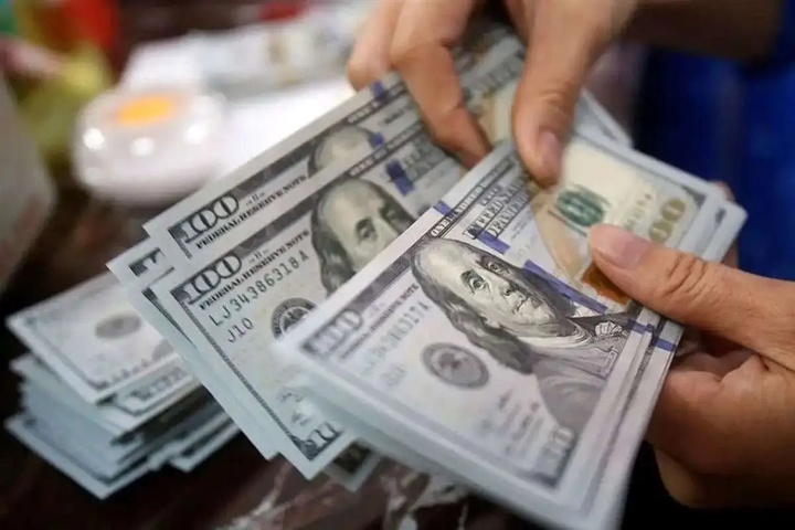 نوسانات قیمت دلار نیمایی / فروش به ۵۳ هزار و ۷۹۳ تومان رسید