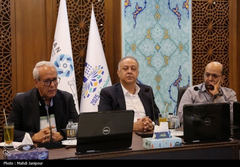 محجوبنژاد: تولید فولاد ایران به دلیل بحران انرژی ۲ میلیون تن کاهش یافت