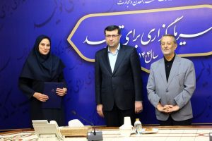 تقدیر از مدیر روابط عمومی ایمیدرو در ستاد بزرگداشت روز صنعت و معدن