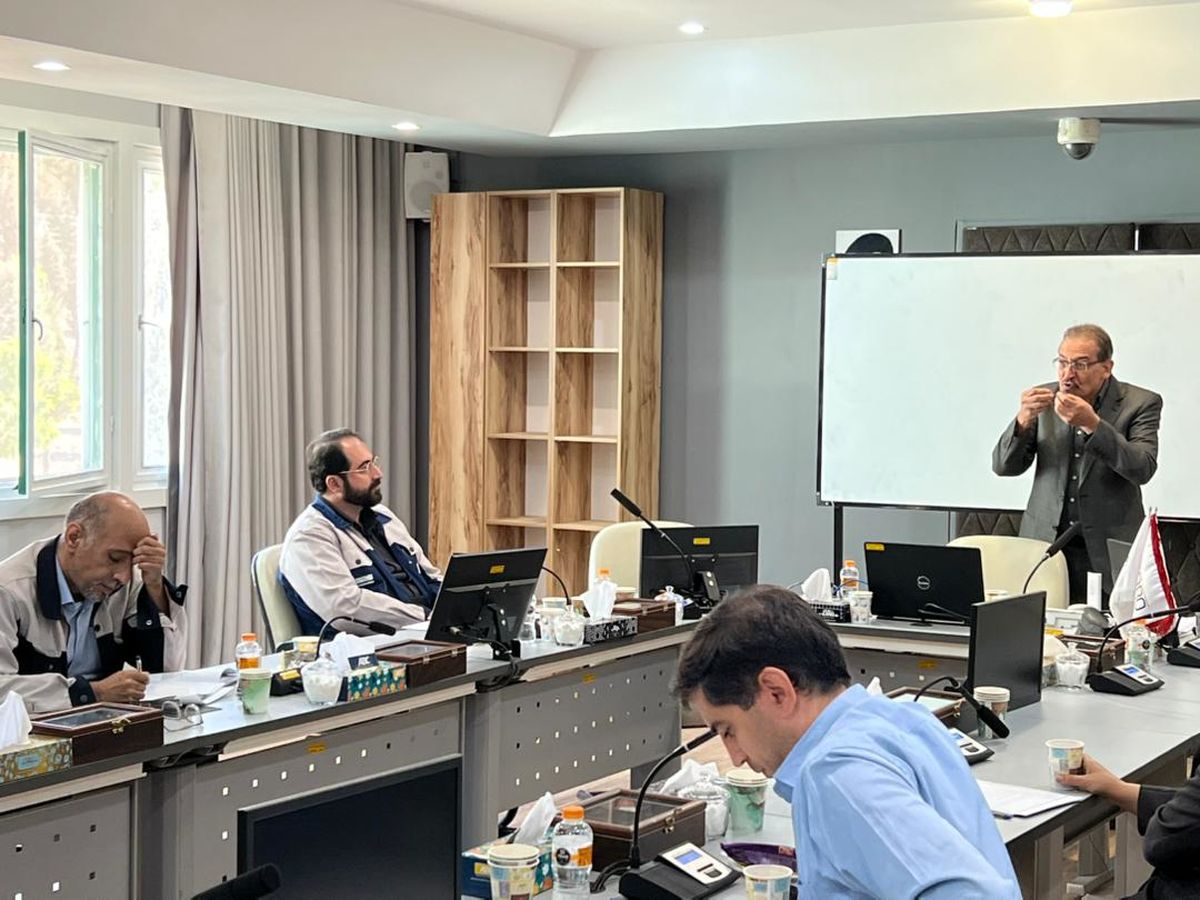دوره آموزشی استانداردسازی گزارشهای علمی ـ صنعتی در مرکز تحقیقات فرآوری مواد معدنی ایران برگزار شد