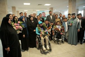 آیین استقبال گرم از صادق بیت‌سیاح، قهرمان پرتاب نیزه پارادوومیدانی، در فرودگاه اهواز برگزار شد