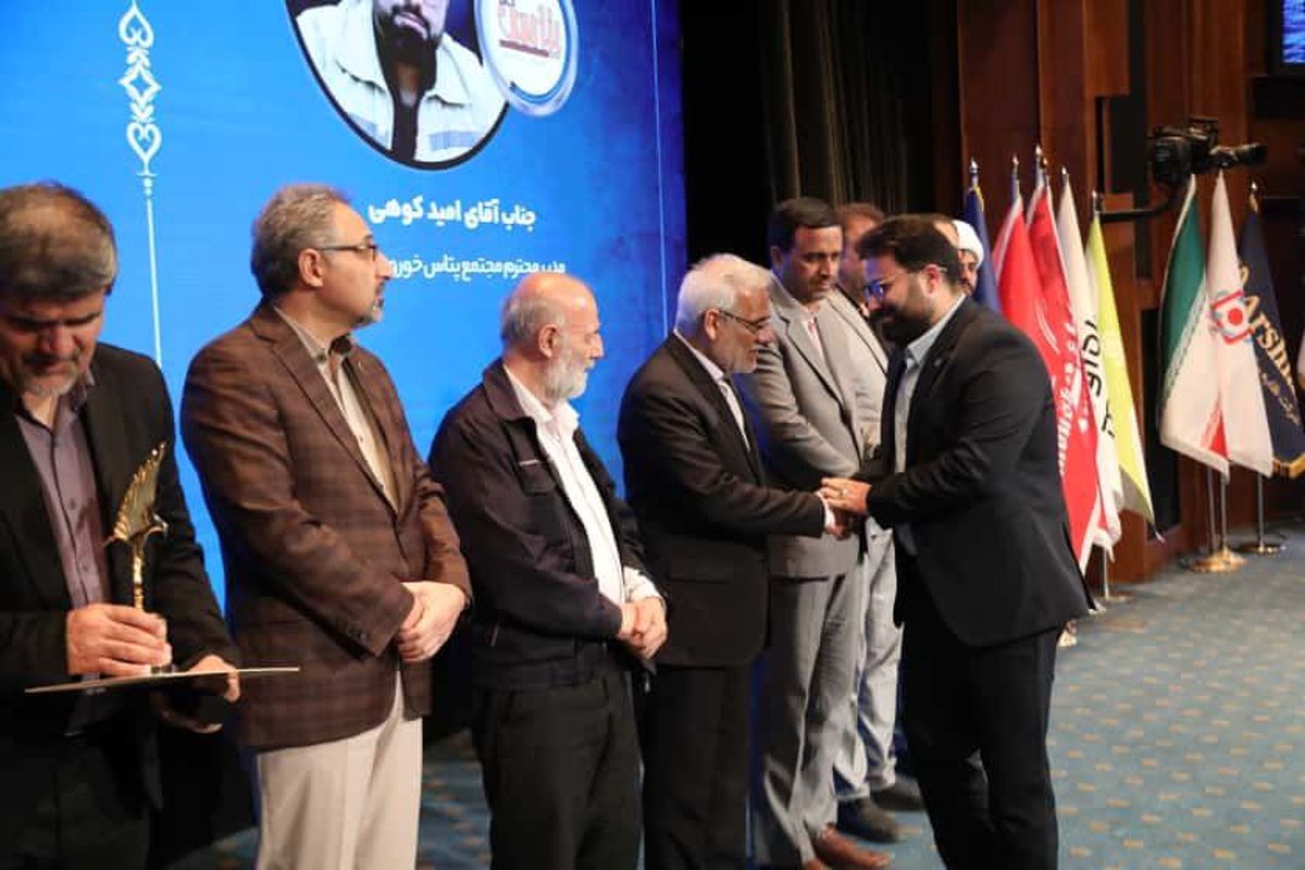 صبانور تندیس ویژه اجلاس ملی مسئولیت‌پذیری اجتماعی را دریافت کرد