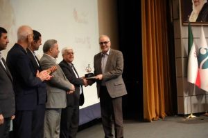 ایمپاسکو تندیس حمایت از بیست‌وهفتمین سمپوزیوم فولاد را دریافت کرد