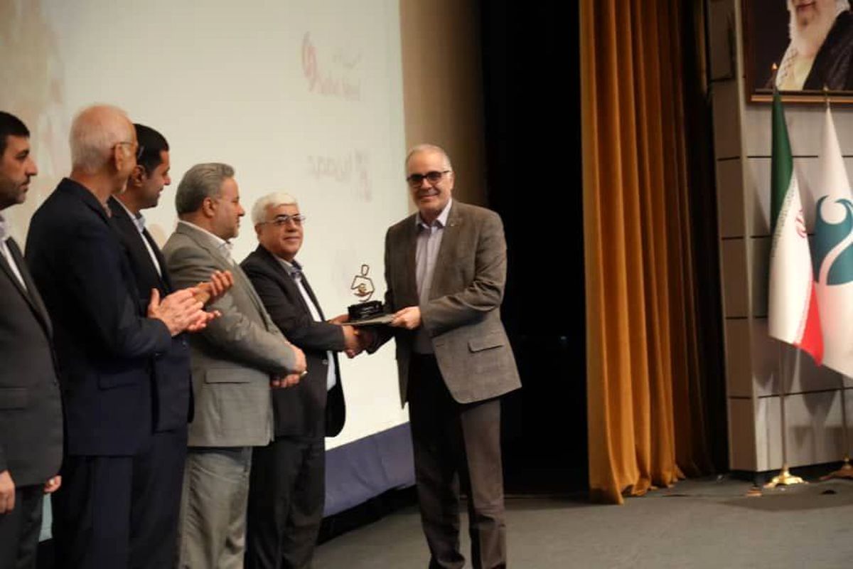 ایمپاسکو تندیس حمایت از بیستوهفتمین سمپوزیوم فولاد را دریافت کرد