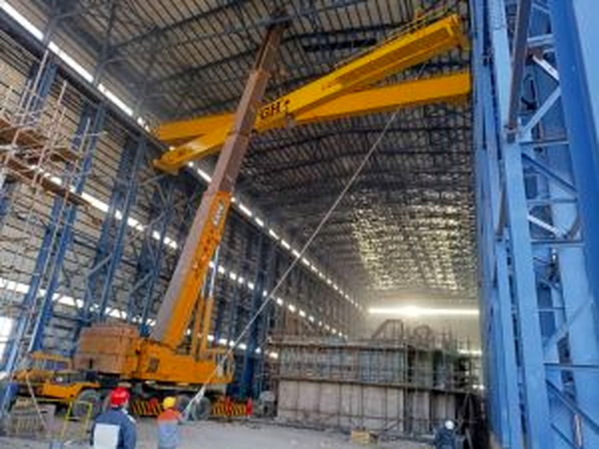 نصب موفقیتآمیز جرثقیل سقفی در کارخانه کنسانتره سنگان؛ گامی مهم در آمادهسازی زیرساختهای تولید