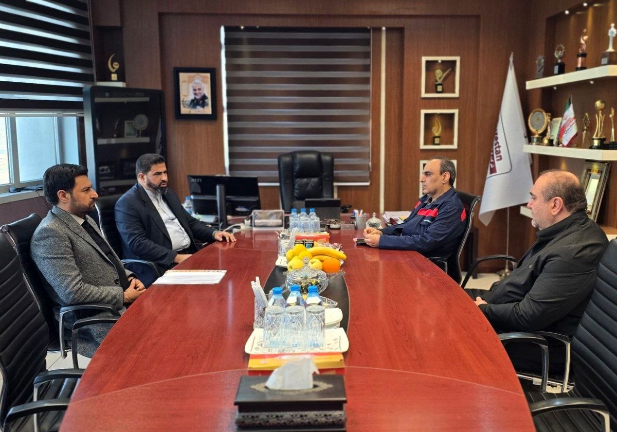 دیدار نماینده مجلس با مدیرعامل فولاد اکسین خوزستان: تأکید بر توسعه صنایع و رفع موانع تولید