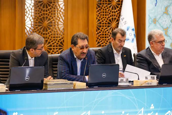 اتابک به اصفهان رفت؛ چرا بازدید از فولاد مبارکه در برنامه وزیر نبود؟